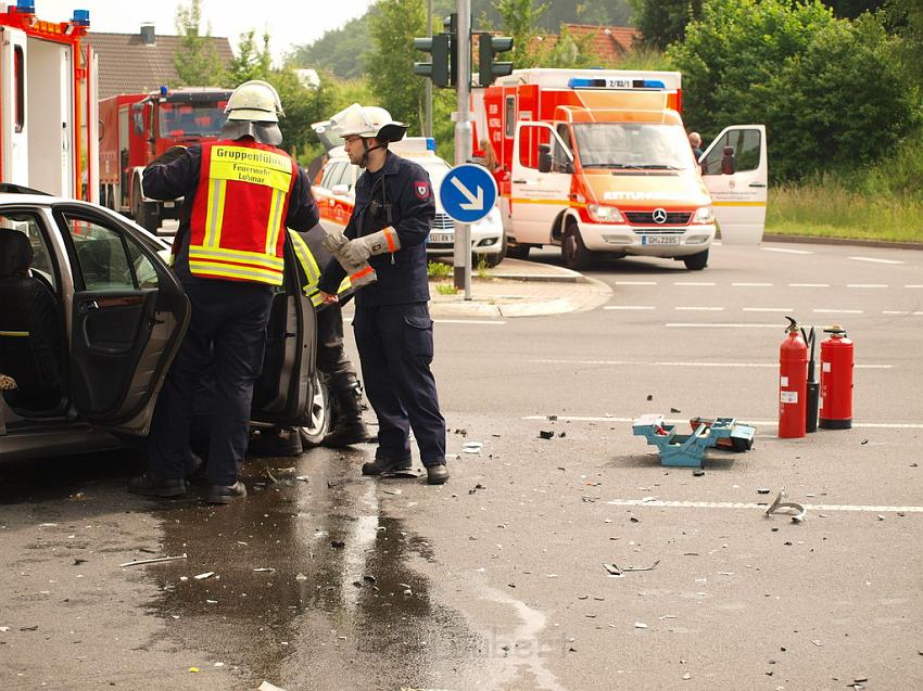 Schwerer Unfall mit Reisebus Lohmar Donrather Dreieck P091.JPG